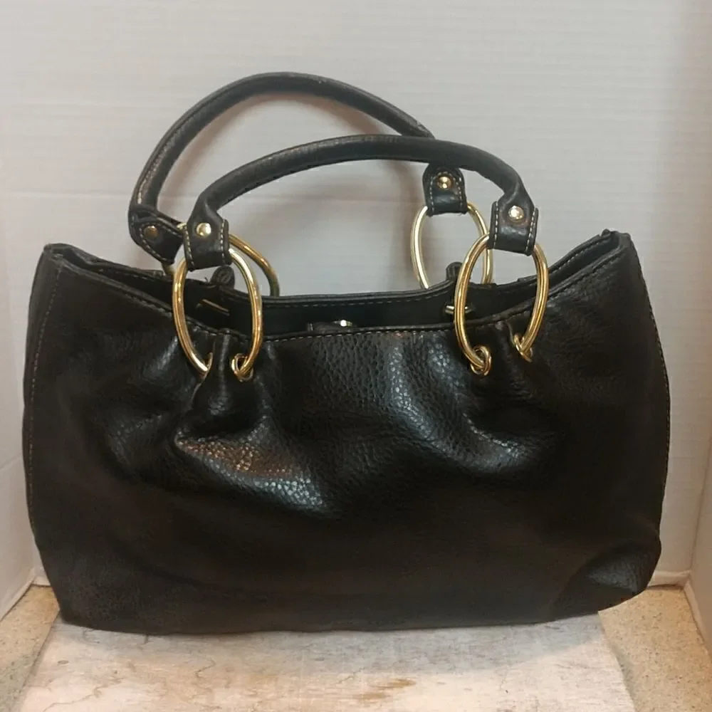 Sag Harbor Vintage Black Leather Purse.  P1